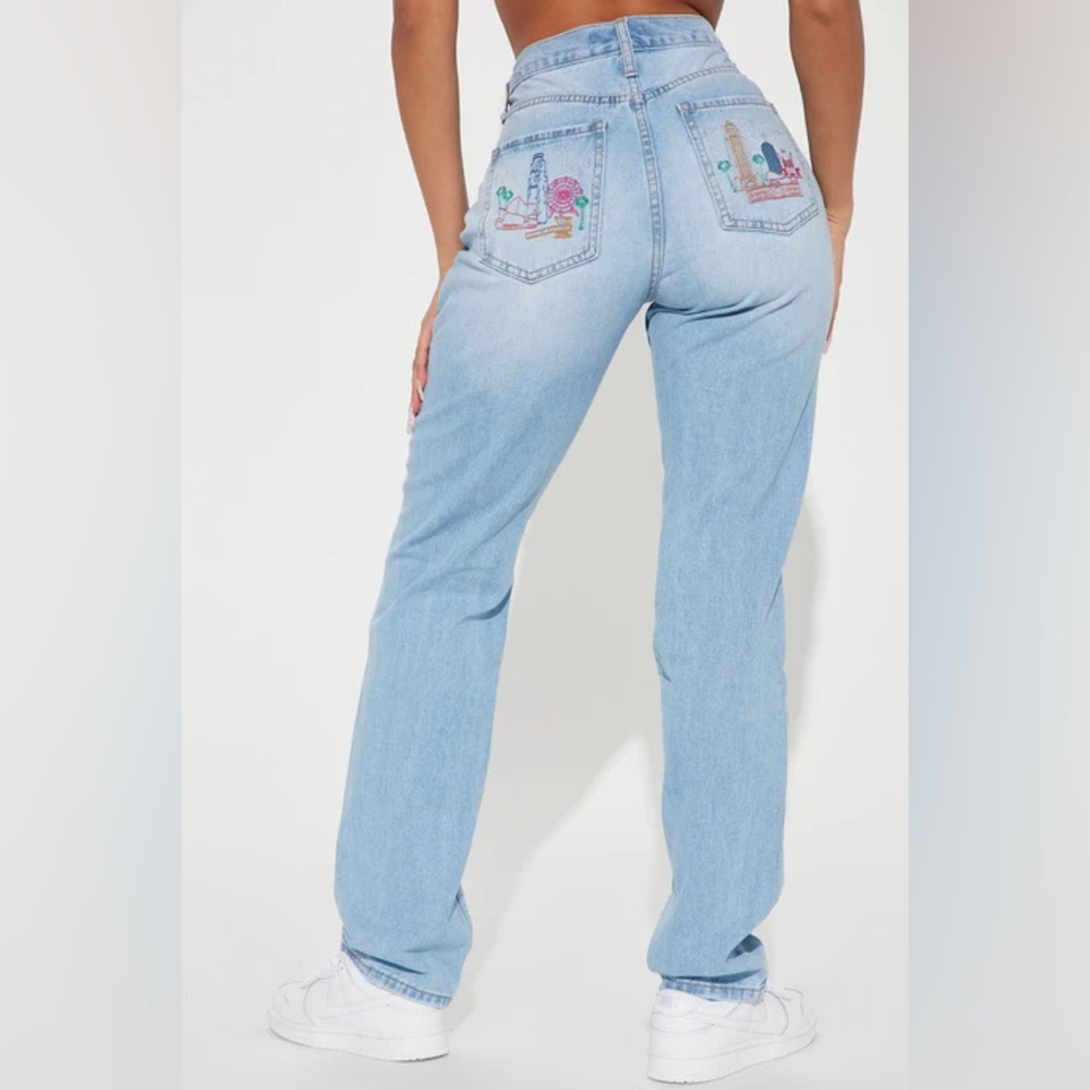 NWT FASHION NOVA LA EMBROIDERED STRAIGHT LEG DENIM JEAN LIGHT WASH SIZE 1